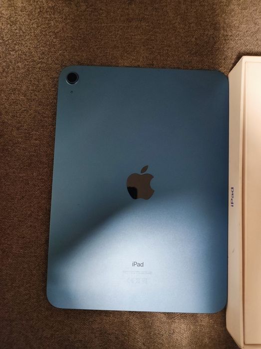 iPad 10 generacji z etui, 10.9", 2024 rok  64 GB pamięci plus szkło