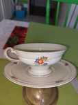 Porcelana cienka " Giesche " . Filiżanka + talerzyk cena 80 zł .