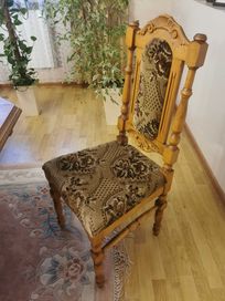 Krzesła drewnine - tapicerowane
