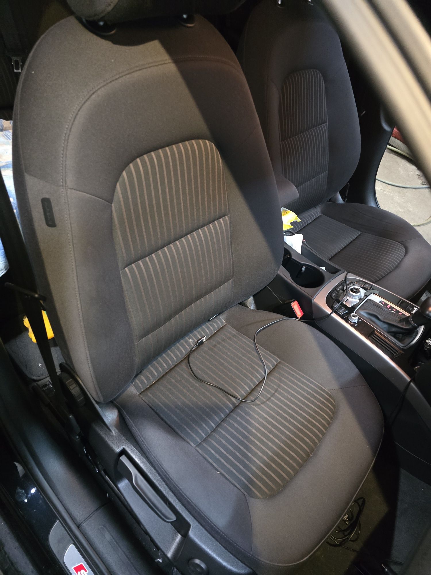Fotele kanapy materiał Audi B8 lift combi 14r. Idealny stan