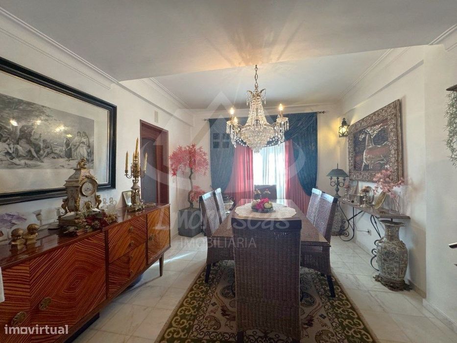 Moradia T6 com anexo e excelente localização na Encarnação, Olivais