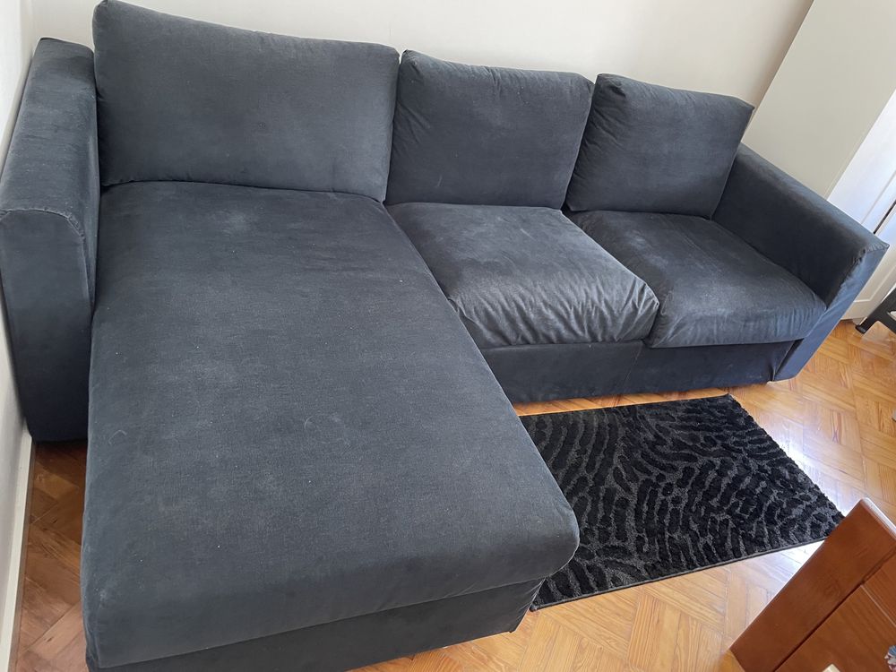 Sofá 3 lugares com chaise longue para arrumação