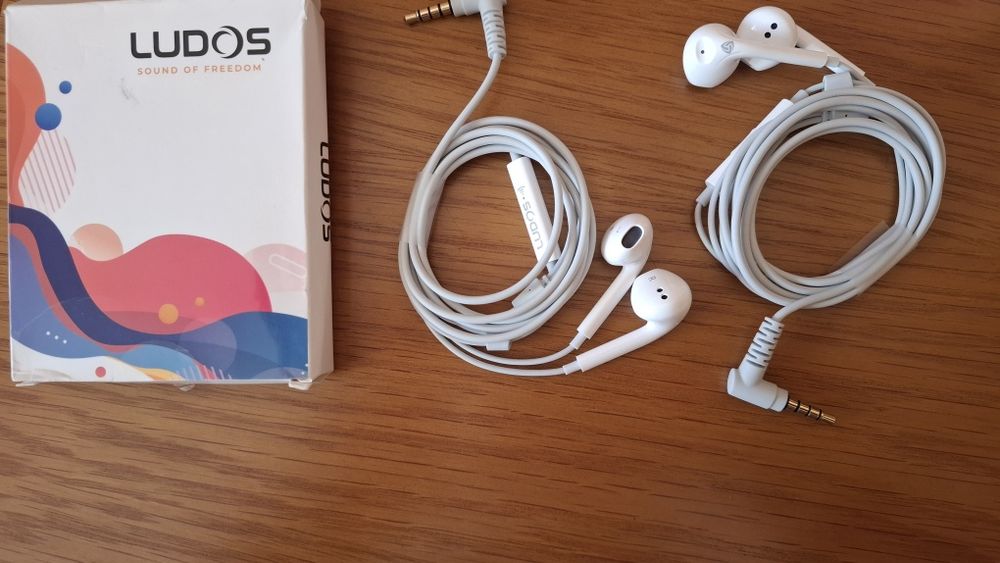 Phones ludos com fio novos