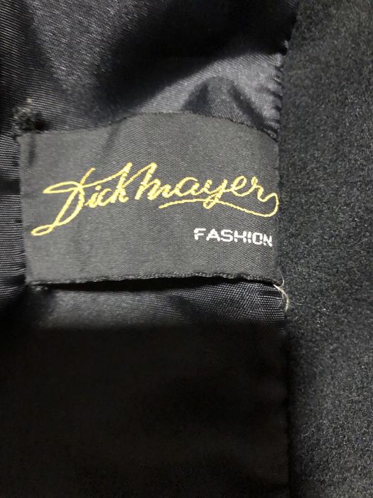 Sobretudo com bolsos, forrado , usado.