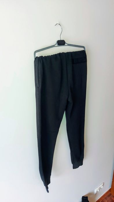 Calças Nike M treino pretas com bolsos – Desconto só hoje