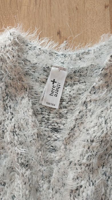 Sweterek dziewczęcy