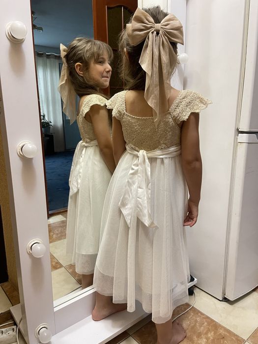 Гарна святкова дитяча сукня на 5.6.7 р