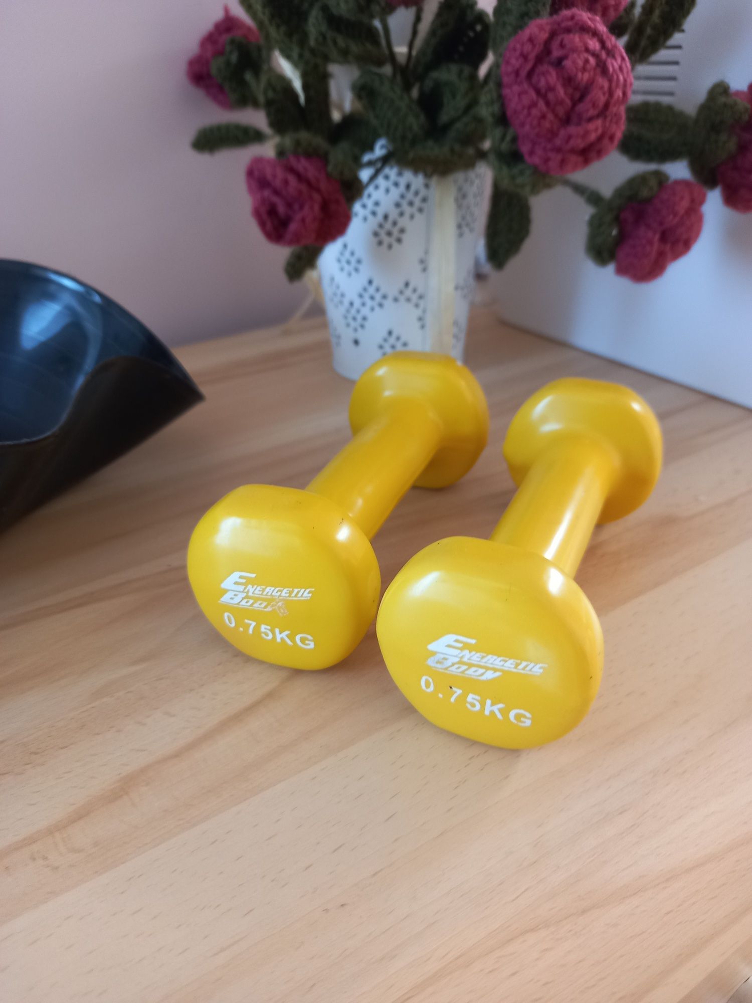 dwa gumowe hantle hantelki ciężarki 0,75kg