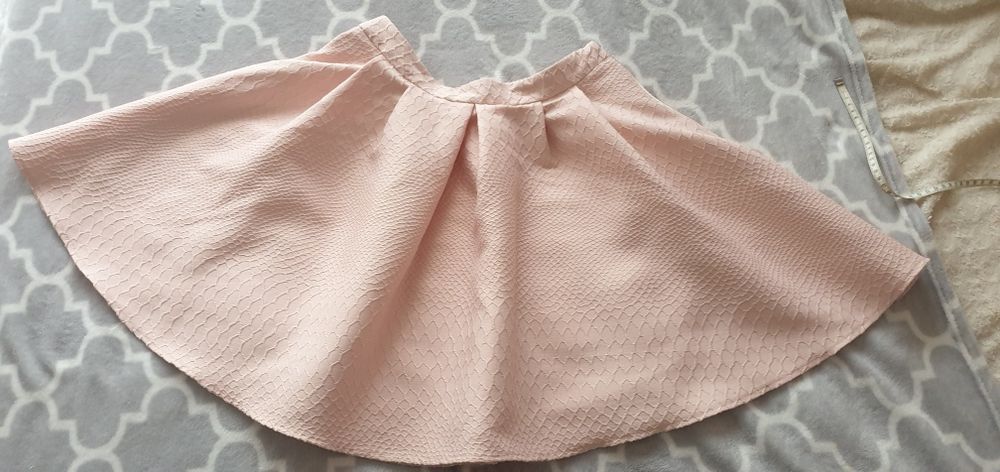 Rozkloszowana spódnica Mohito M/L