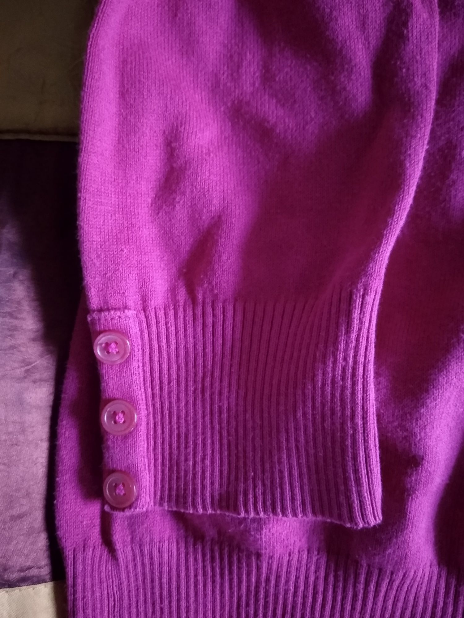 Malinowy sweterek damski rozmiar M