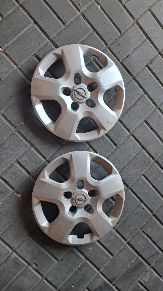 Kołpaki 2 sztuki opel...