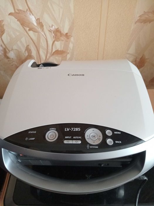 Мультимедійний проектор Canon LV-7285