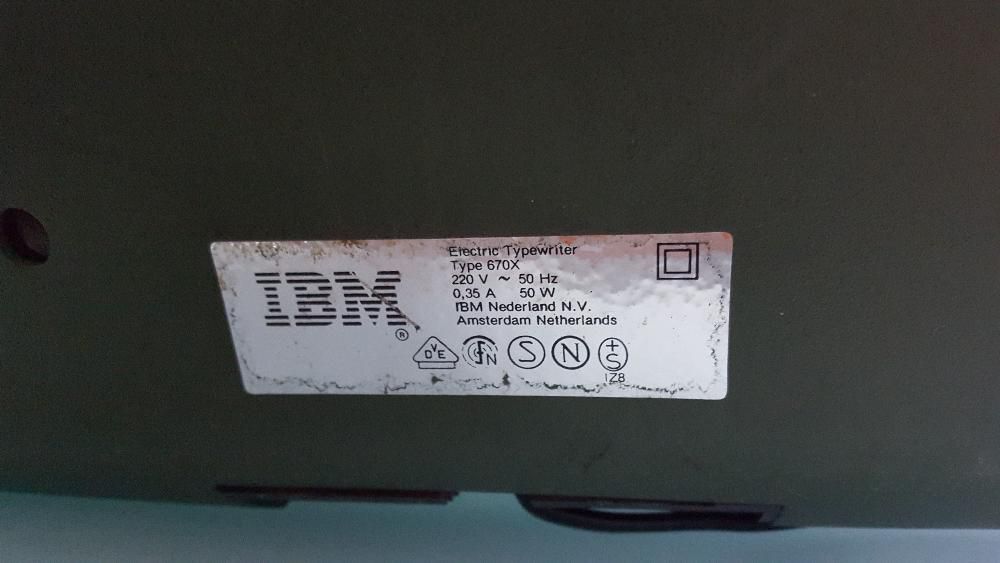 IBM electric typewriter type 670X
