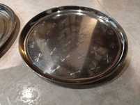 Tabuleiros redondos em inox