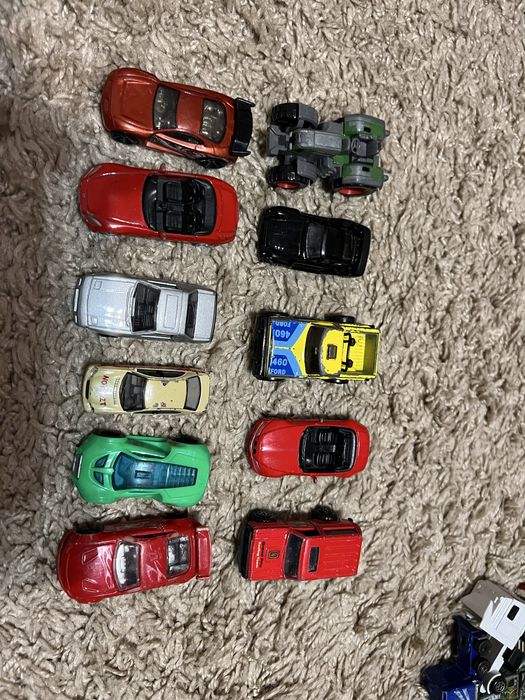 Машинки моделі різні