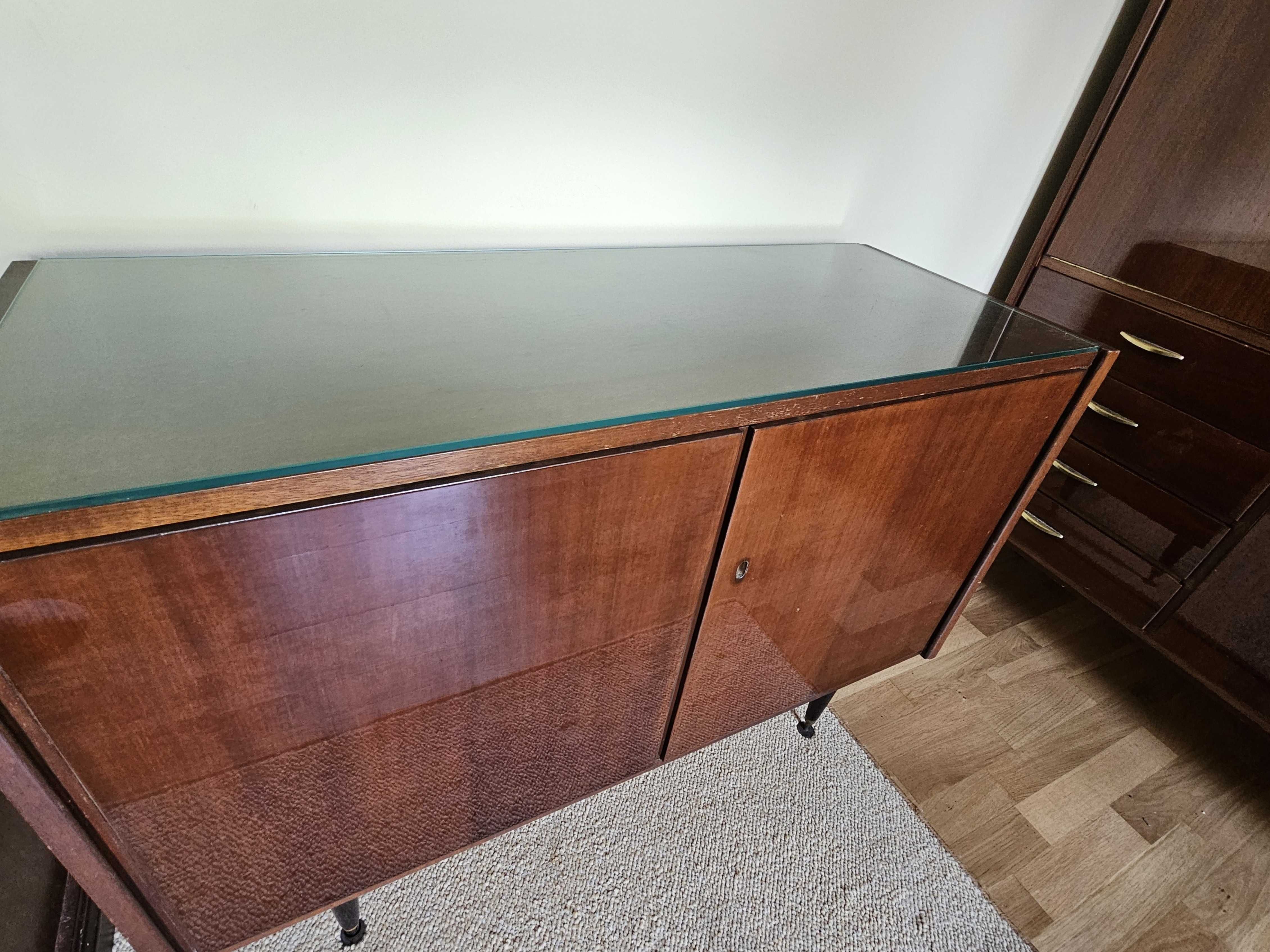 Meble z lat 60-tych