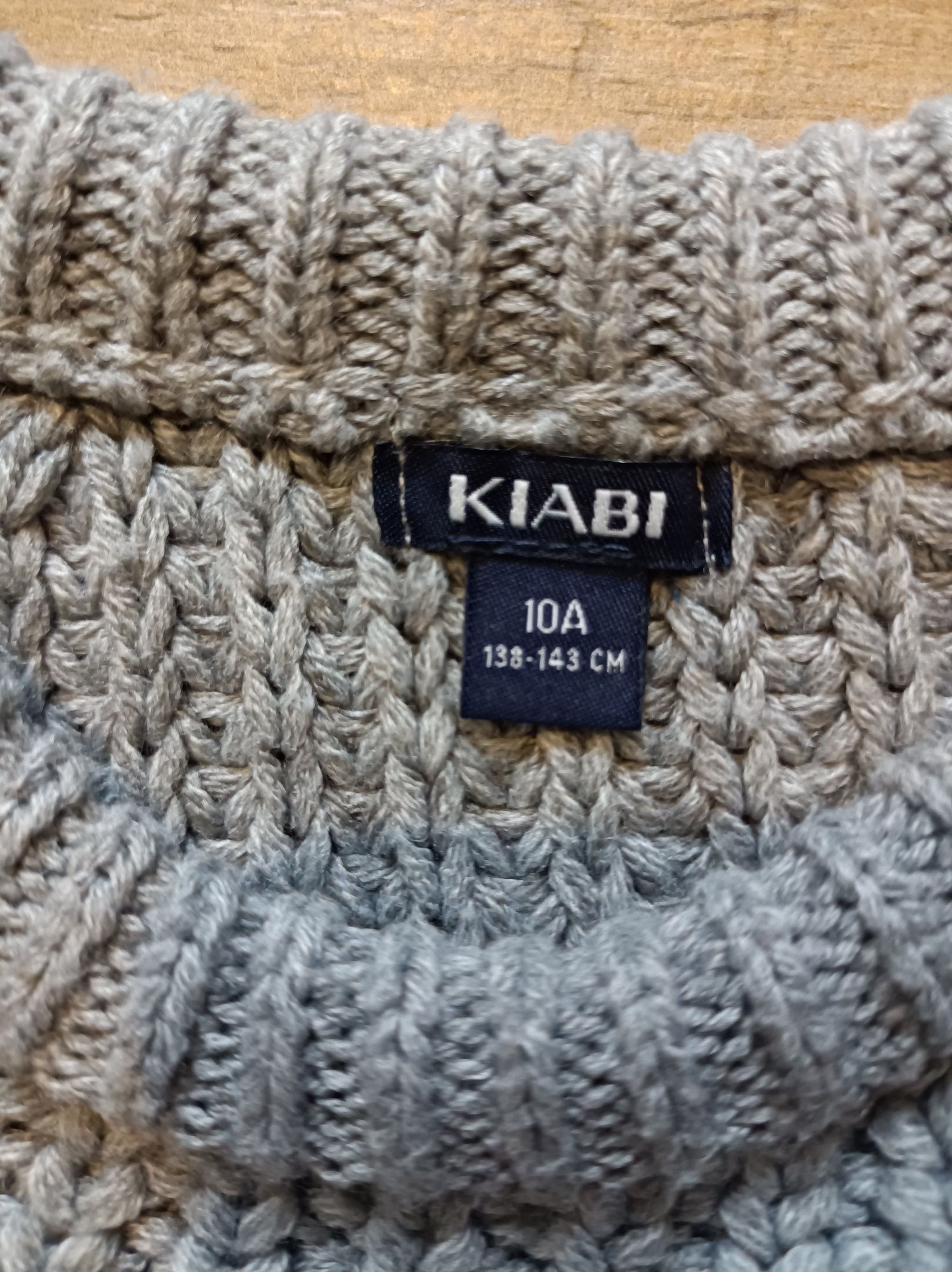 Sweter KIABI r.140