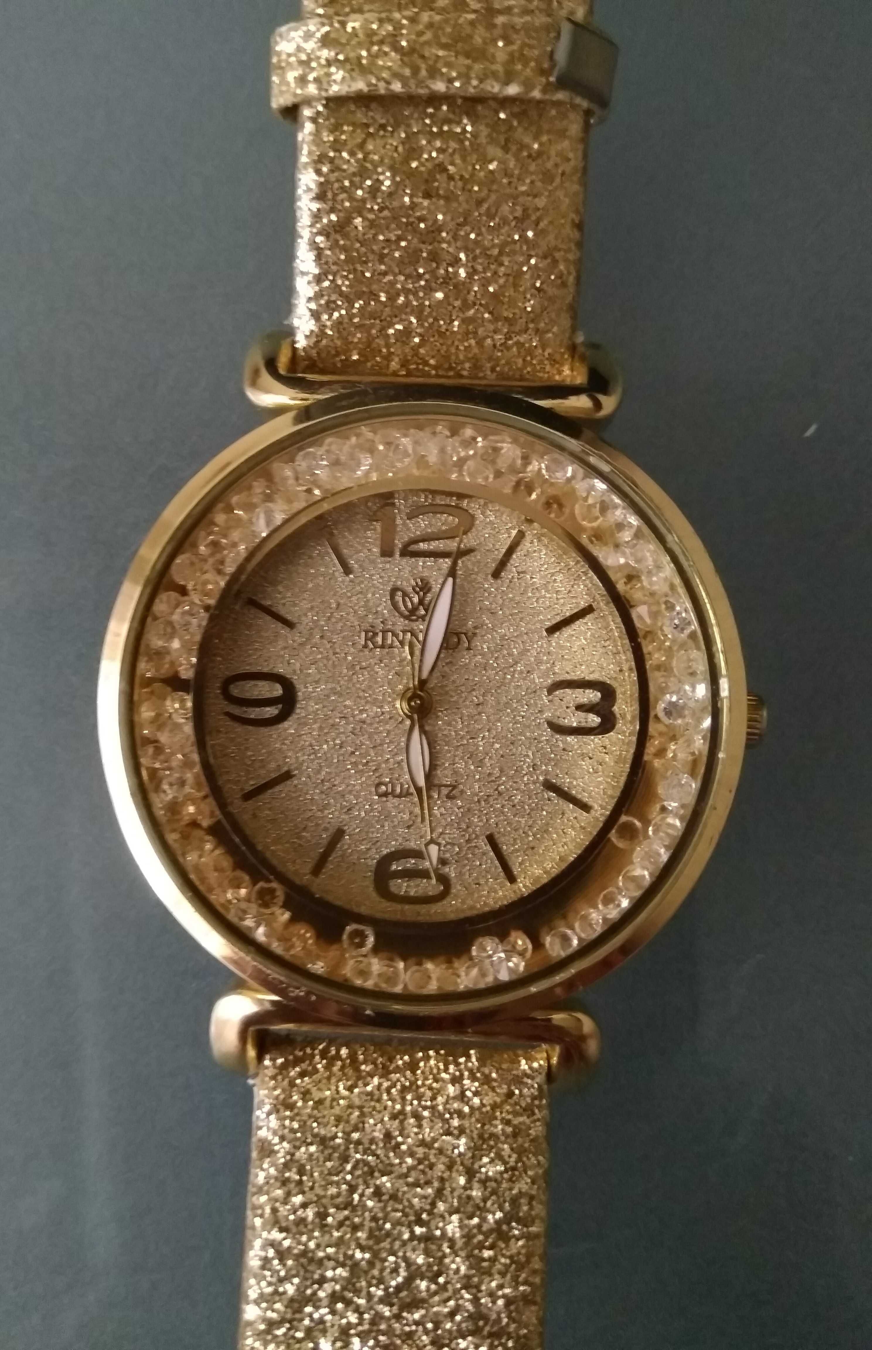 Relógio de pulso dourado novo com portes grátis