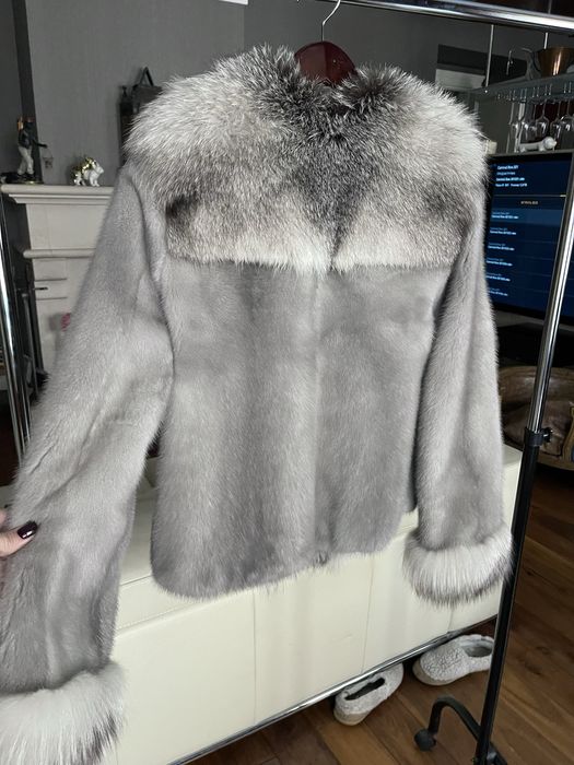 Полушубок голубая норка, воротник писец. Италия.