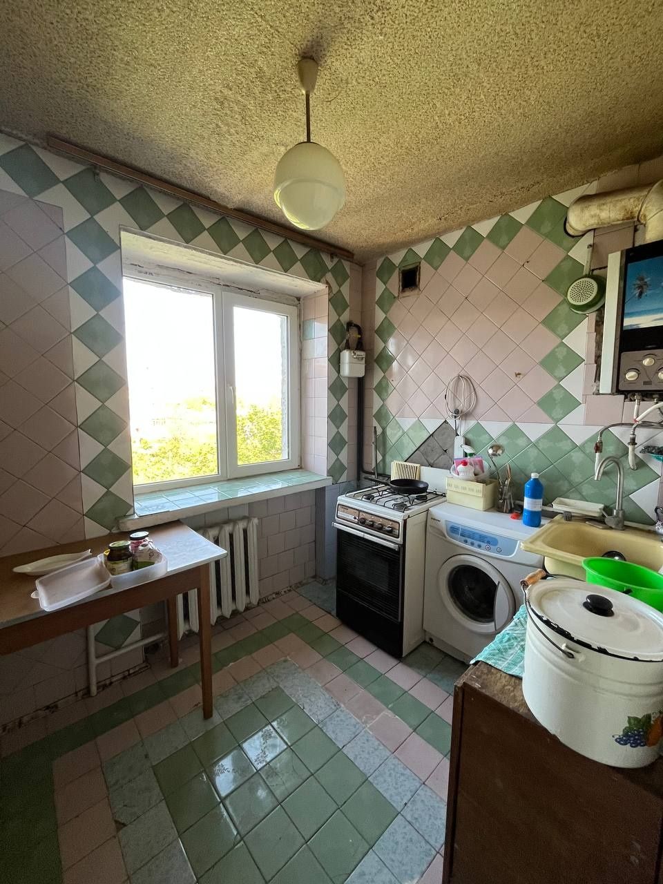 Продам 2 кімнатну квартиру в центрі міста