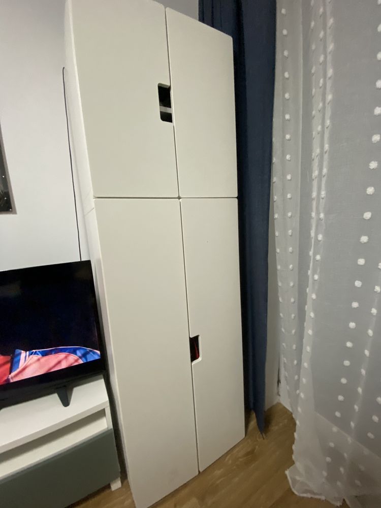 Łóżko pietrowe na antresoli Ikea plus szafa.