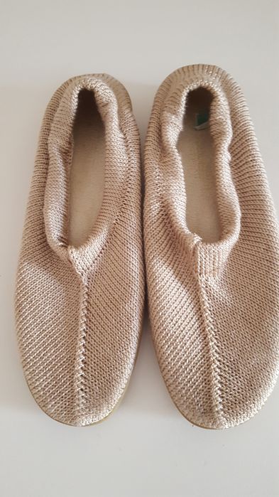 Sapatos cremes tamanho 40