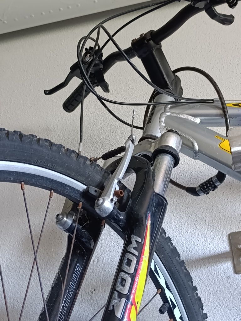 Bicicleta montanha 26 mudanças Shimano