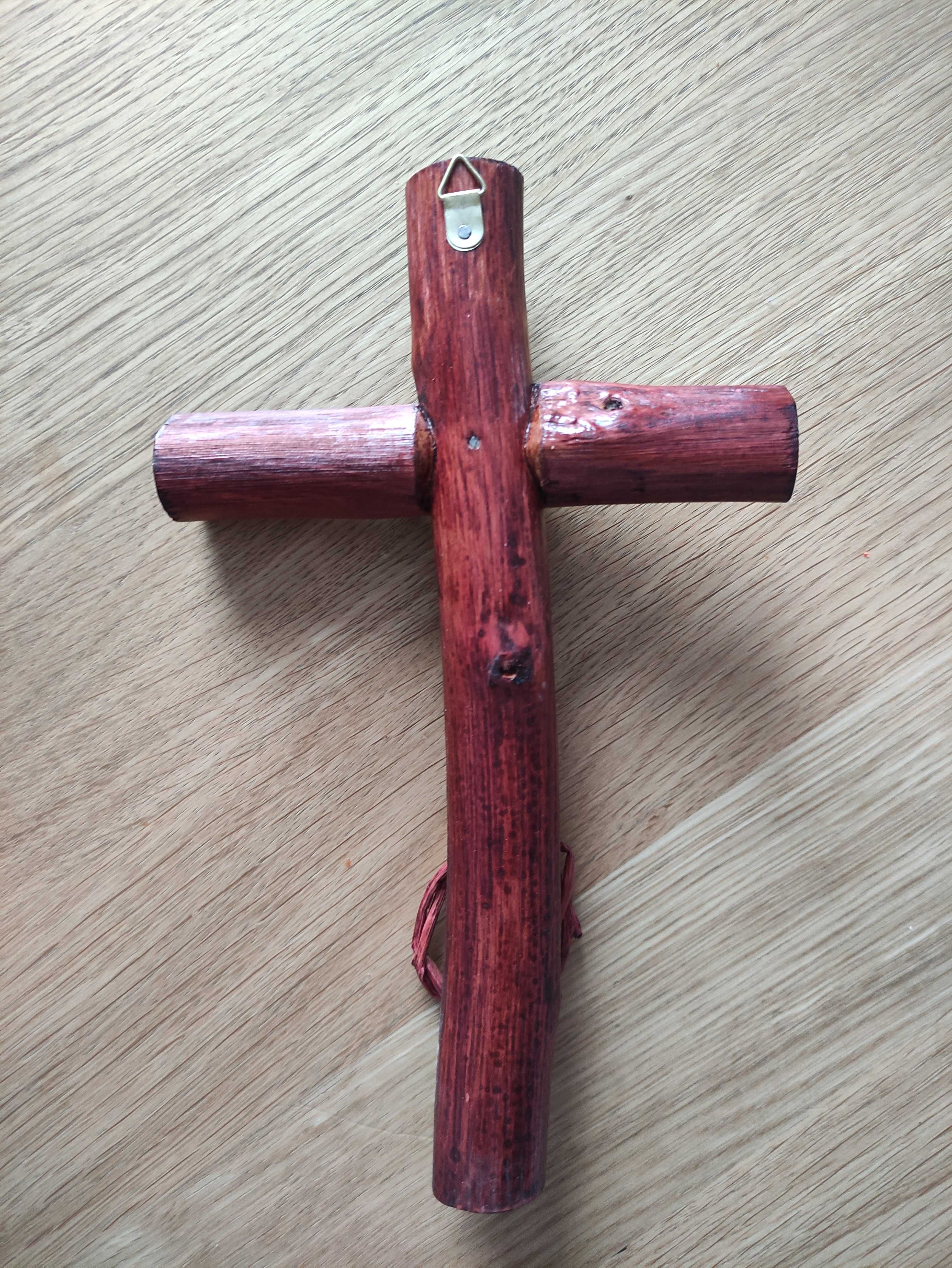 Krzyż ścienny drewniany 21x13 cm