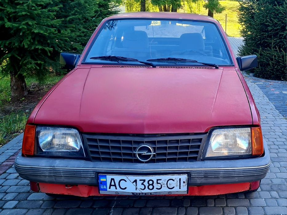 Opel Ascona. 1,6 Газ/Бензин.