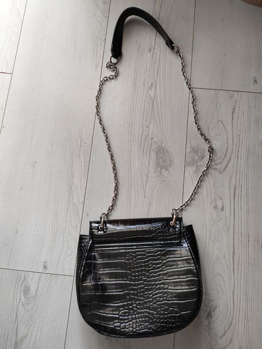 Torebka na łańcuszku Sinsay