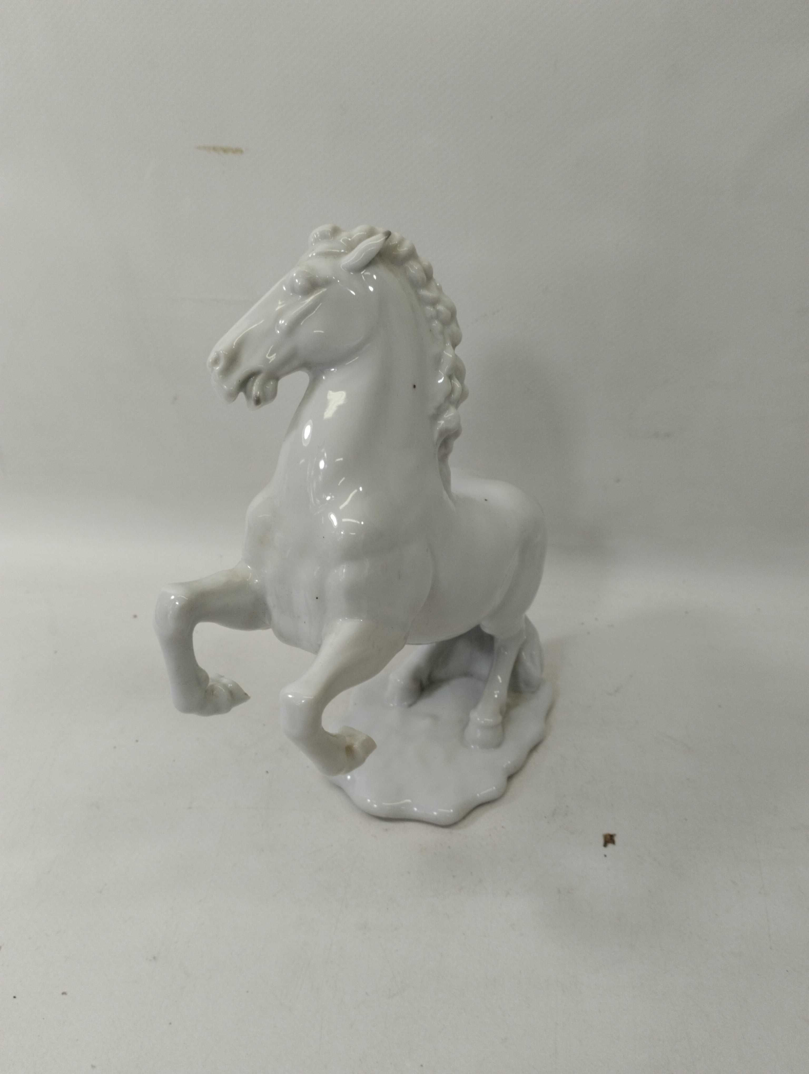 Figura Porcelanowa Konia