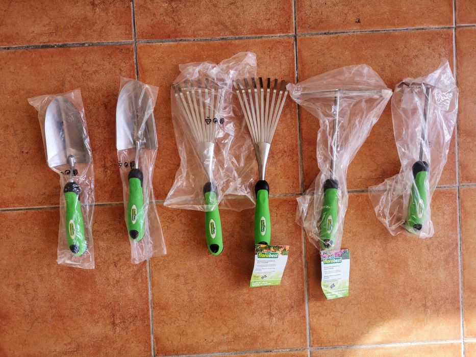 Vários ferramentas jardinagem