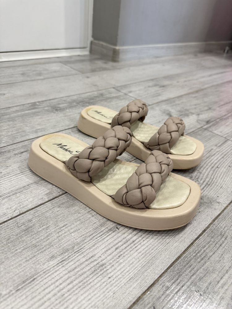 Шкіряні шльопанці з косами