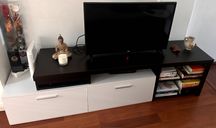 Estante para televisão com arrumação