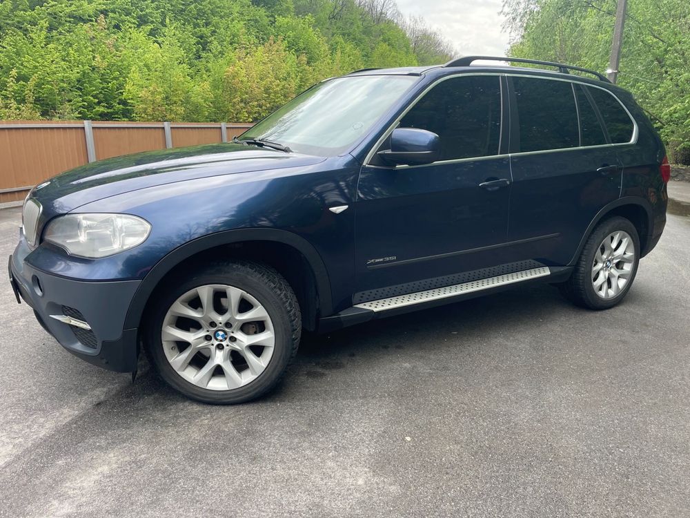 Автомобіль BMW X5 2013 року