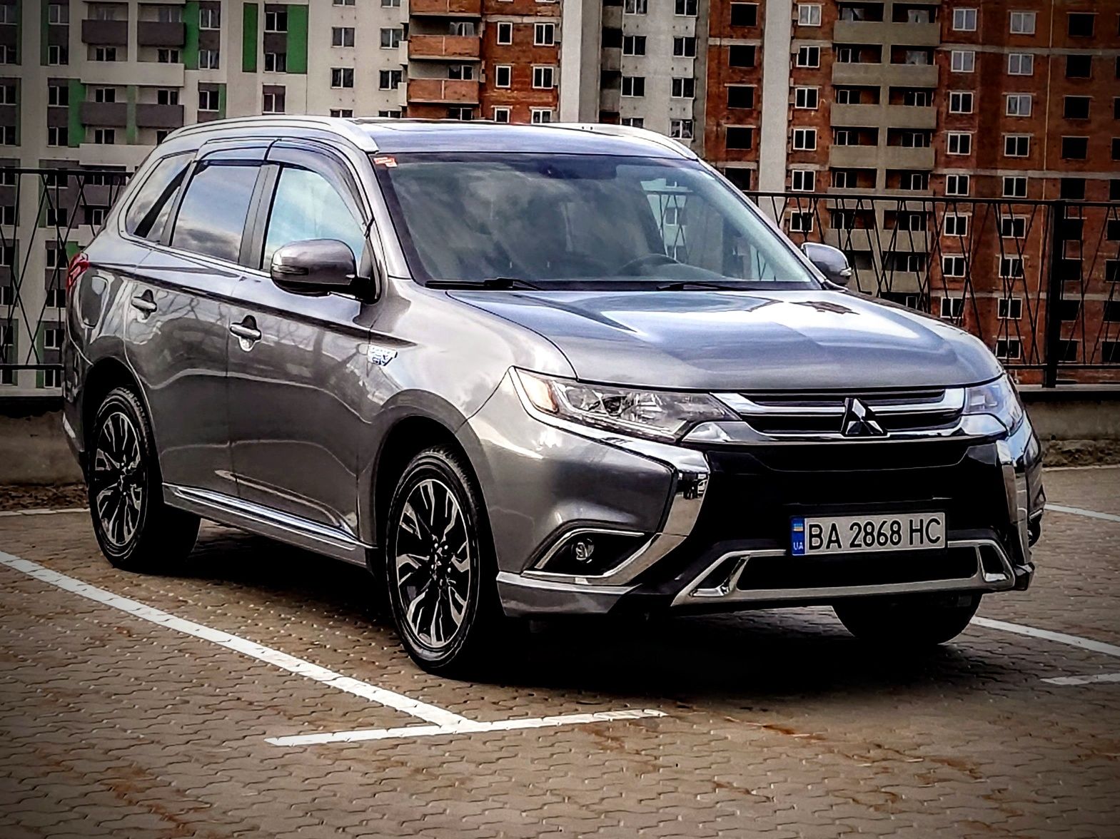 8400/нед. Аренда авто Mitsubishi Outlander PHEV (Подзарядаемый гибрид)