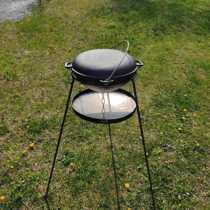 Сковорода 50 см з кришкою  і підставкою для дров на високих ніжках