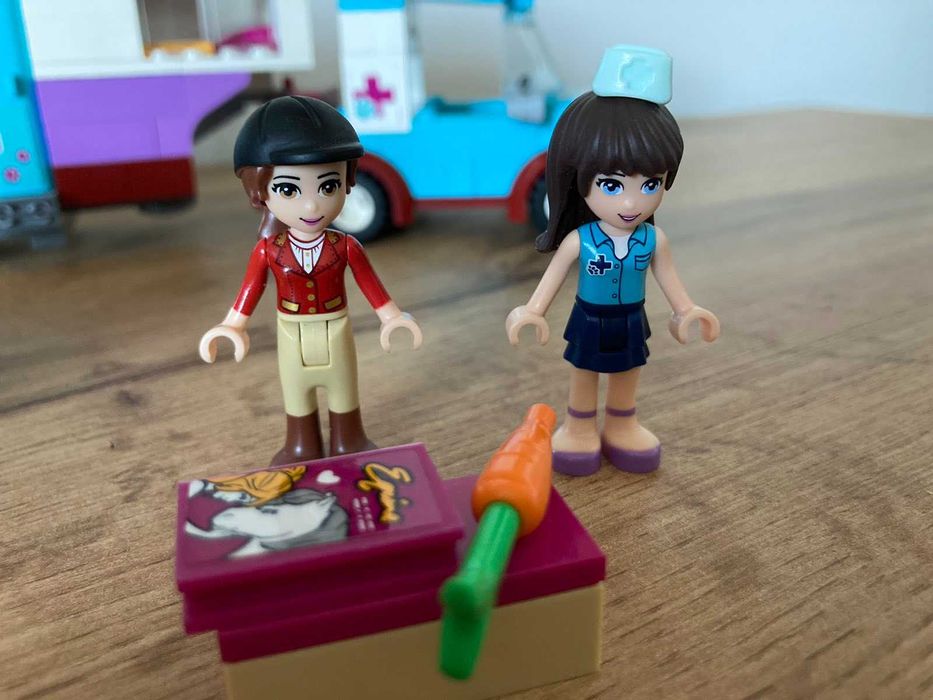 конструктор LEGO Friends Ветеринарная машина для лошадок (41125)