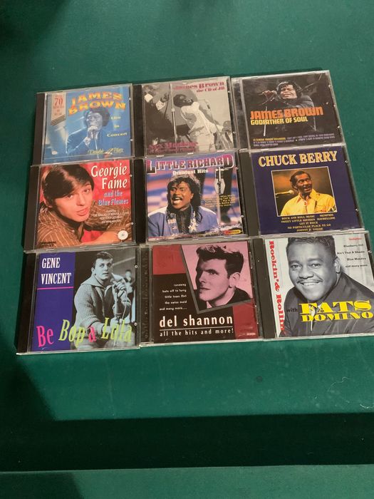 Cds de música anos 60 e 80.