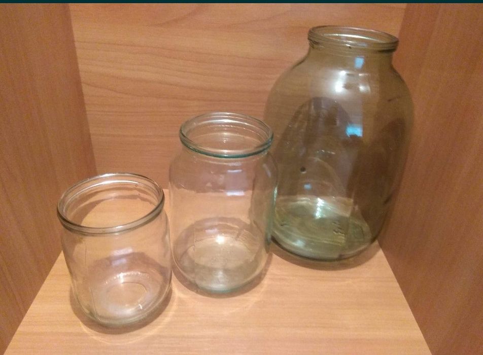 Ємність на 2 л.  Банки. Разного плана.  0.5, 0.75, 1.0, 3.0   баночки