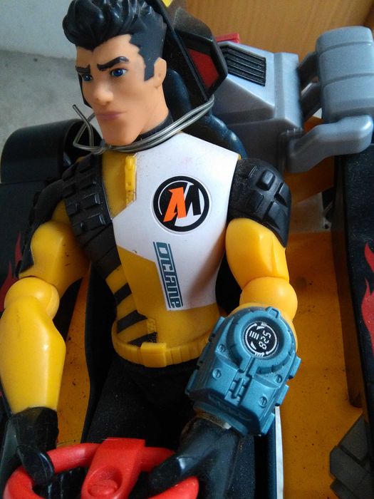 Boneco Action Man com carro de corrida -Novo