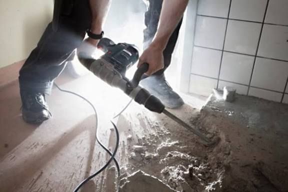 Демонтаж стен полов кровля, окна двери.