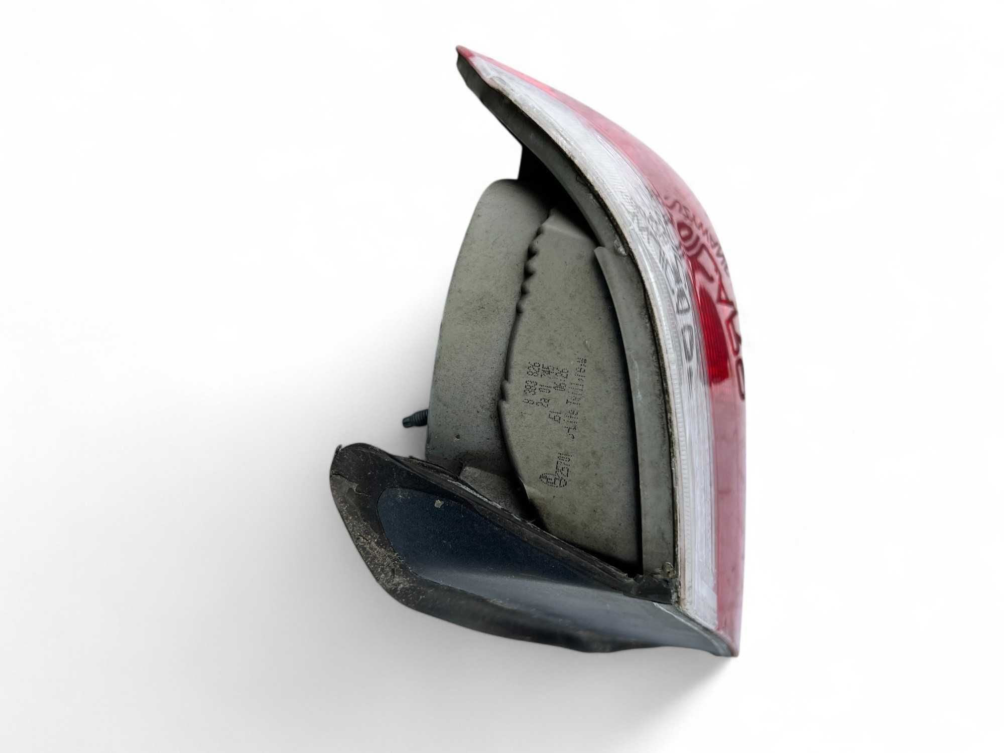 Lampa prawy tyl tylna prawa BMW E46 COUPE Mpakiet bialy kierunek