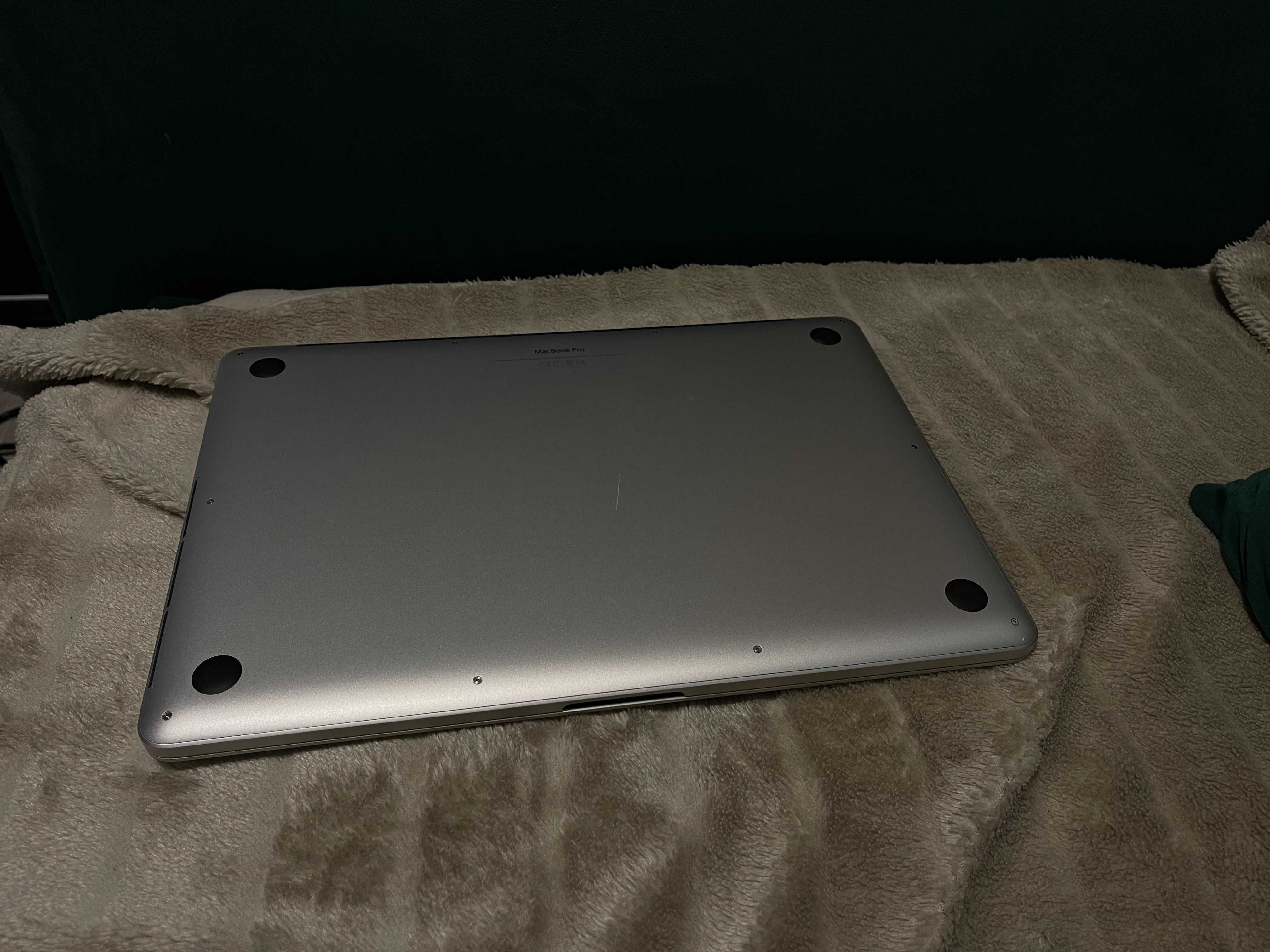 Macbook pro 15 połowa 2015 i7 16gb ram ekran retina