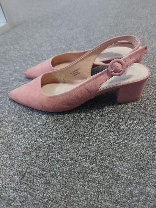 Sapatos rosa com salto