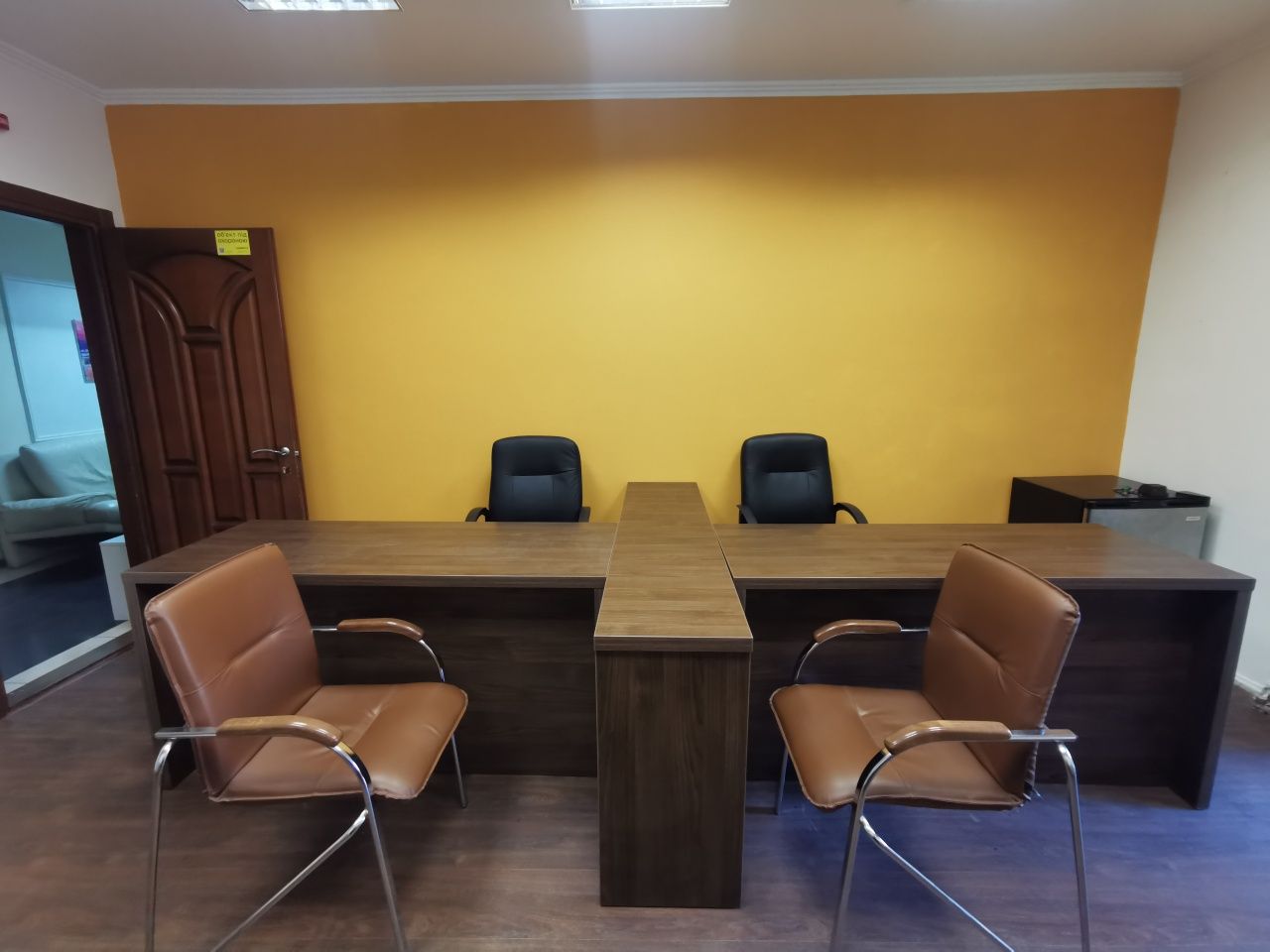 Супер фасад! Нежитлові приміщення 18 і 26 метрів. Біля метро Мінська.