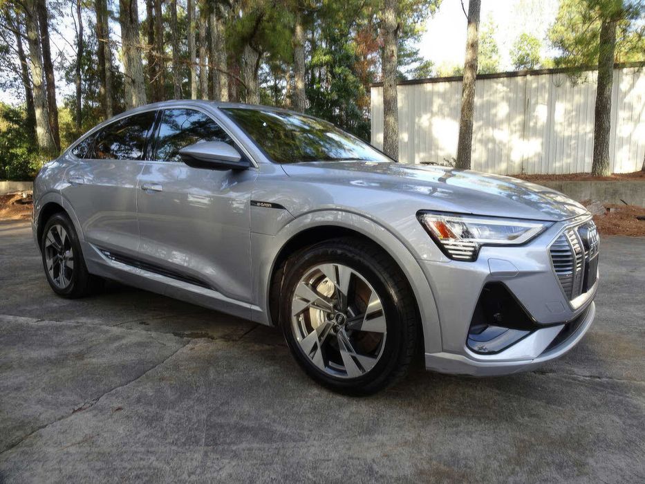 Audi e-tron Premium S Line Sportback      2022