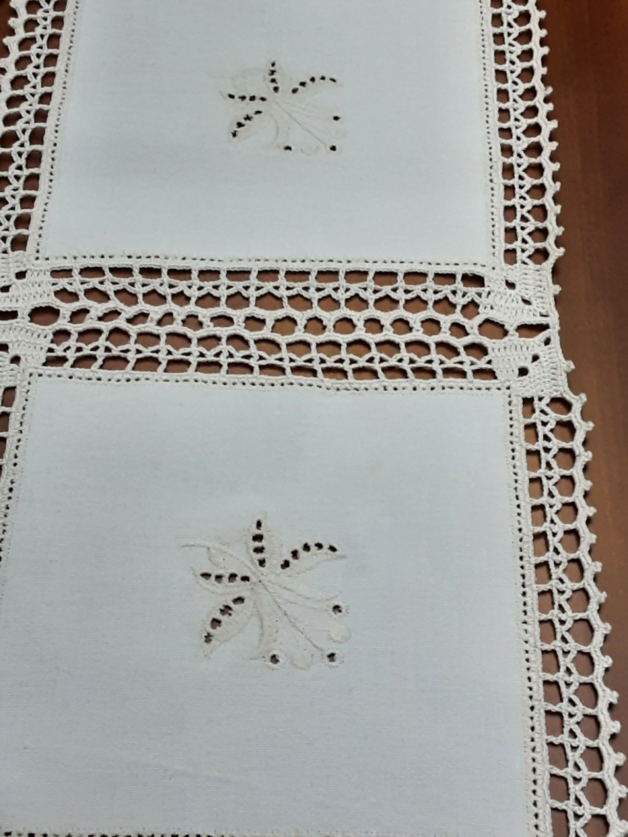 Conjunto de panos de quarto em linho e croché