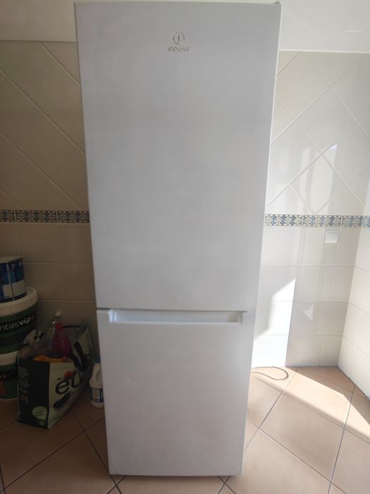 Frigorífico Combinado Indesit (Branco)