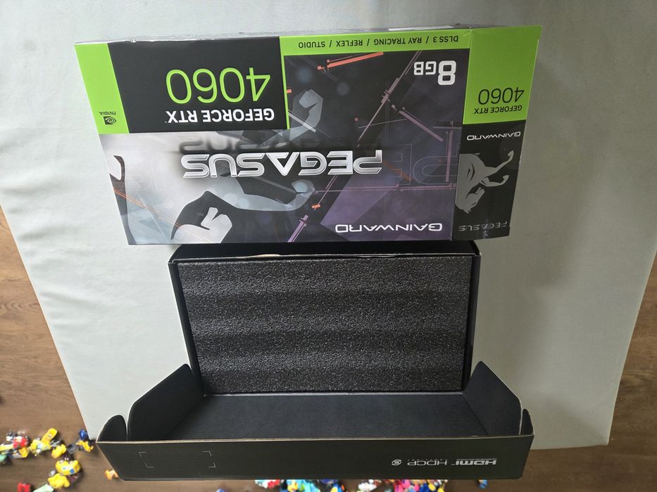 Sprzedam pudełko od karty graficznej Pegasus Geforce RTX 4060 8GB